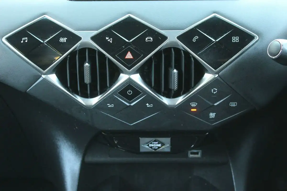 2022-ds-ds-3-crossback-e-tense-bastille-big-23