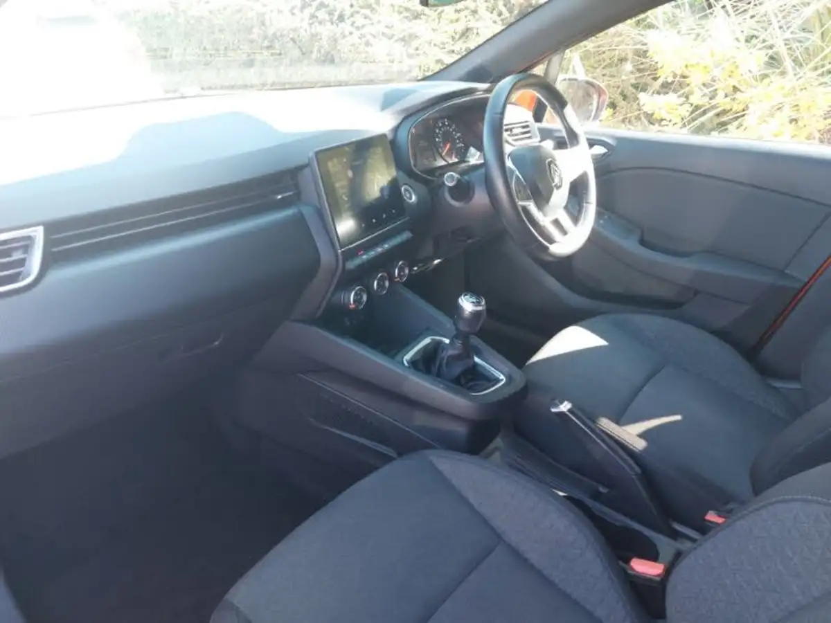 2020-renault-clio-10-sce-iconic-75bhp-big-4