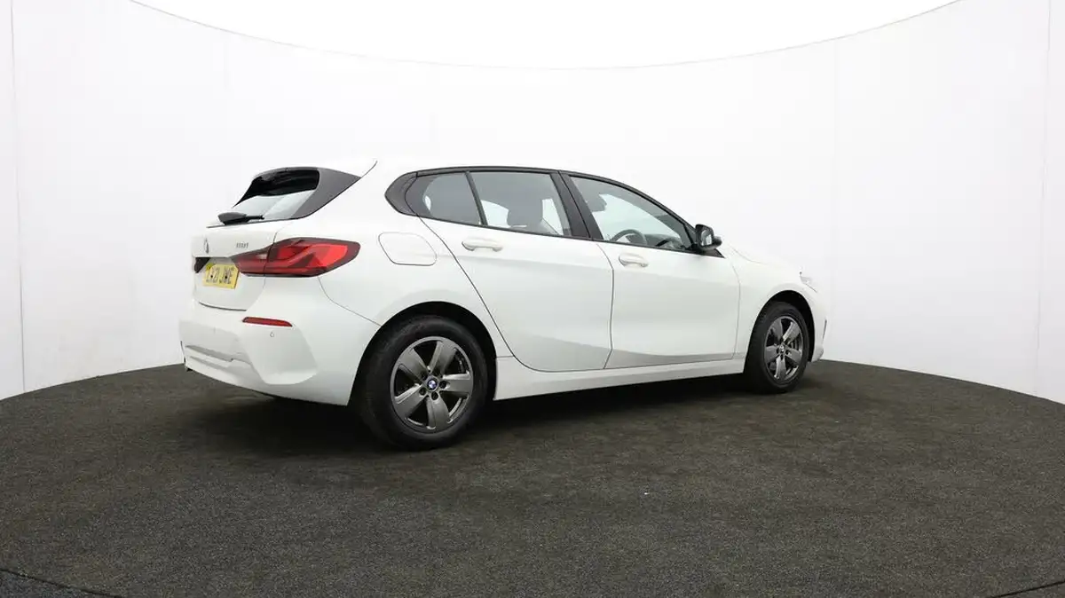 2021-bmw-1-series-15-118i-se-lcp-big-32