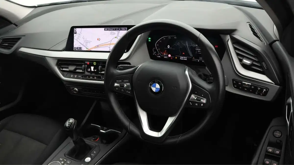 2021-bmw-1-series-15-118i-se-lcp-big-8