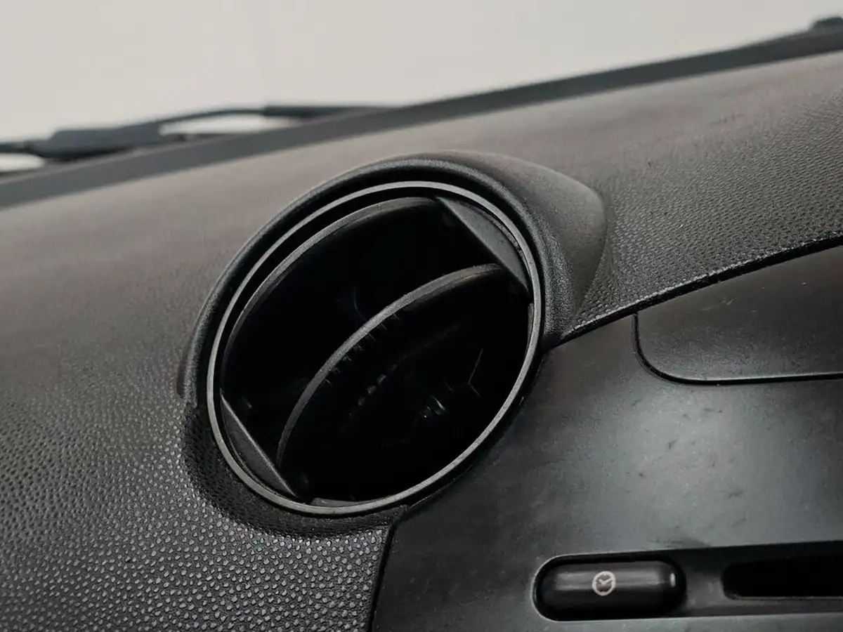 2013-mazda-mazda2-13-ts-air-con-big-53