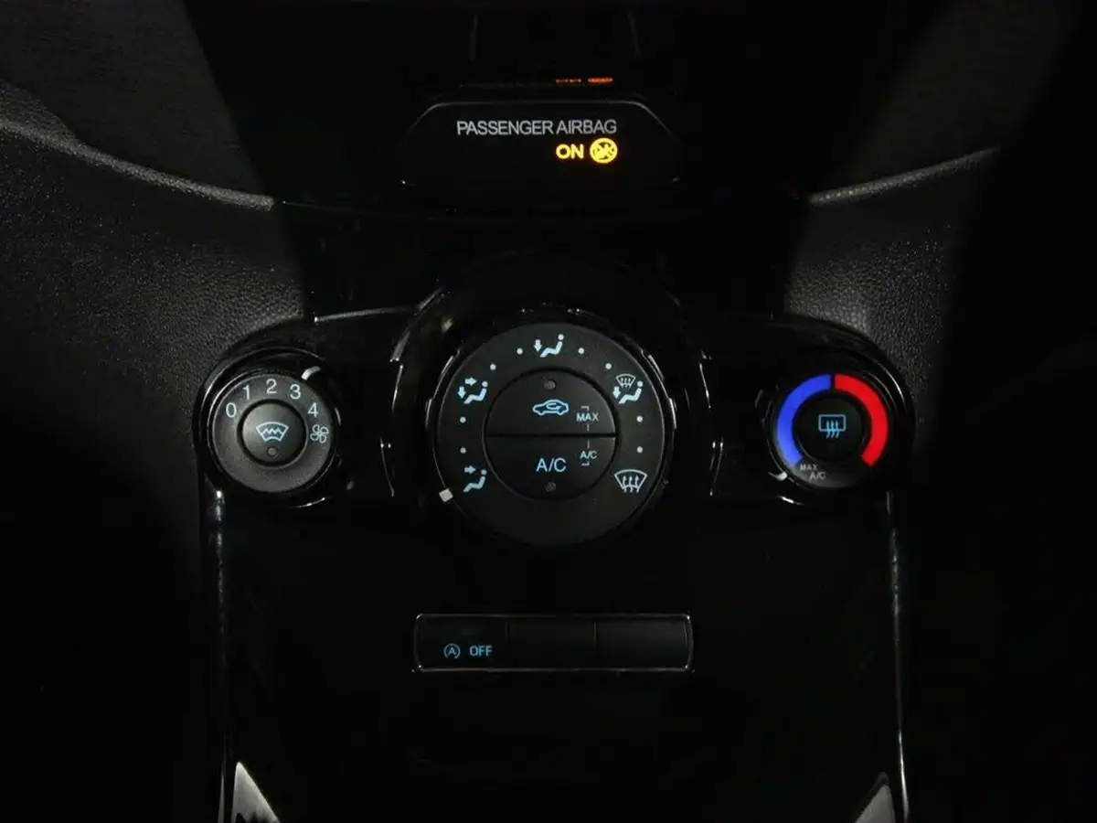 2014-ford-fiesta-10-zetec-100ps-ecoboost-ss-3d-big-14