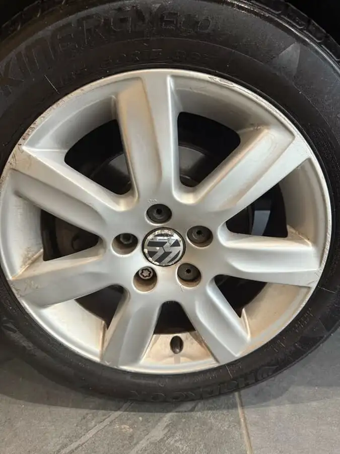 2010-volkswagen-polo-12-se-60ps-3d-big-10