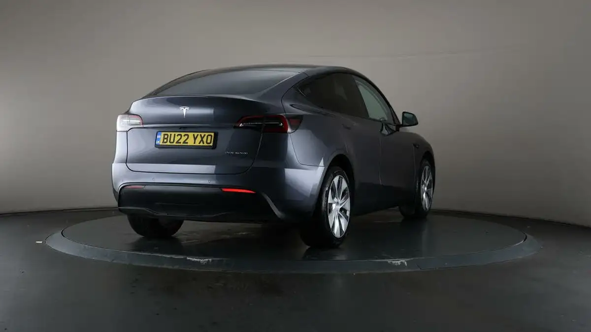 2022-tesla-model-y-e-long-range-big-62