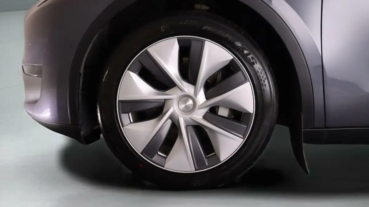 2022-tesla-model-y-e-long-range-big-18