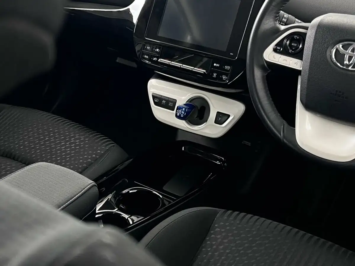 2019-toyota-prius-18-vvt-i-business-edition-plus-ss-cvt-big-39