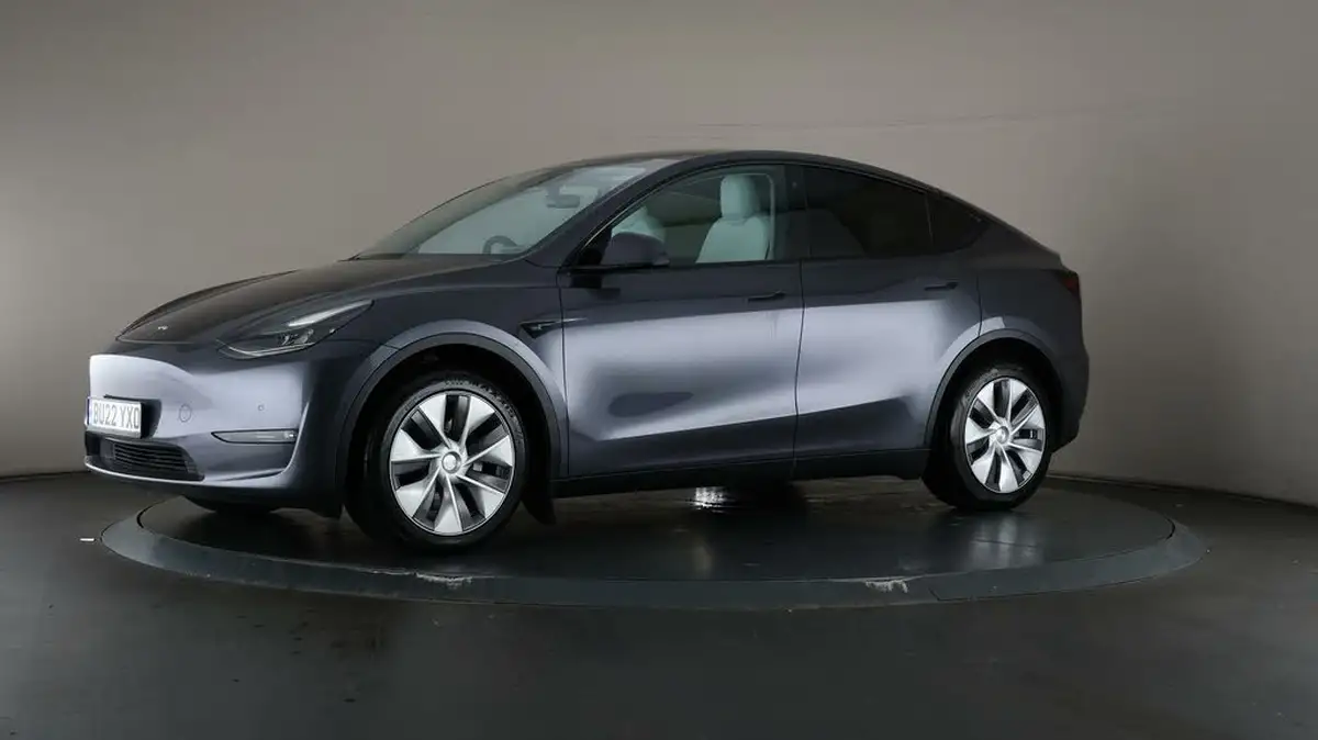 2022-tesla-model-y-e-long-range-big-34