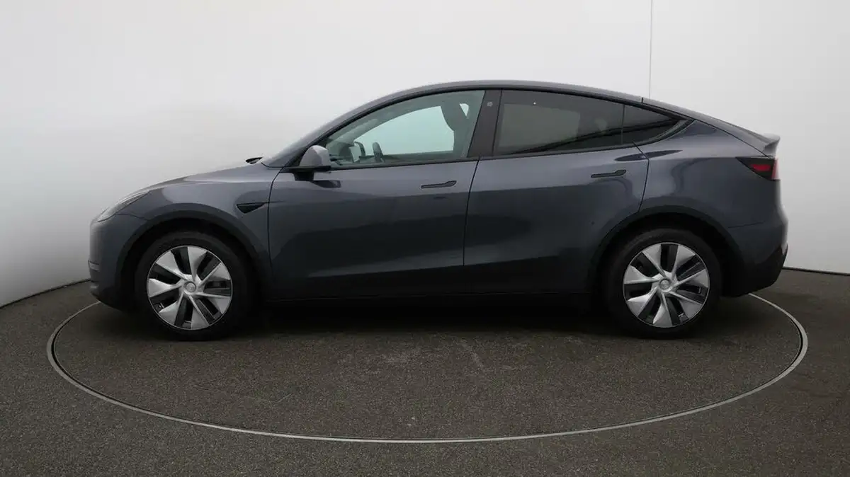 2022-tesla-model-y-e-long-range-big-64