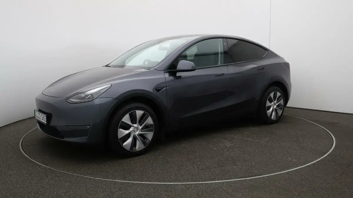2022-tesla-model-y-e-long-range-big-68