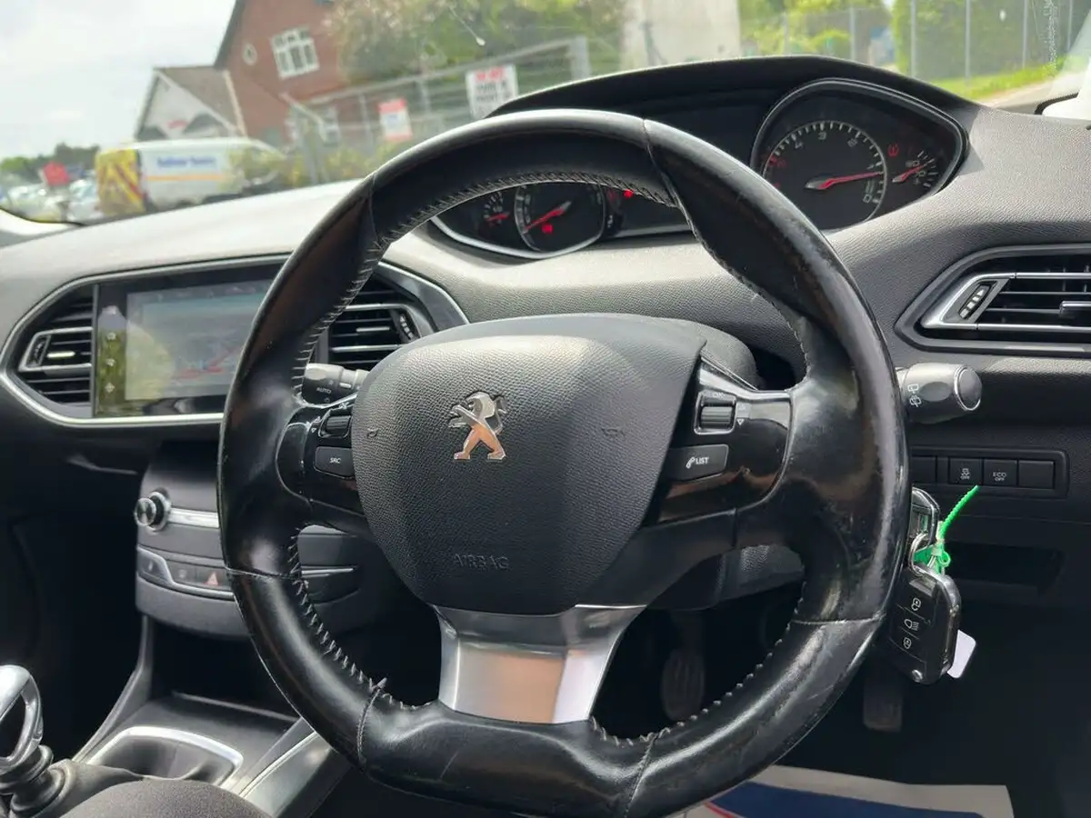 2017-peugeot-308-16-bluehdi-allure-big-76