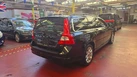 2010-volvo-v70-small-31
