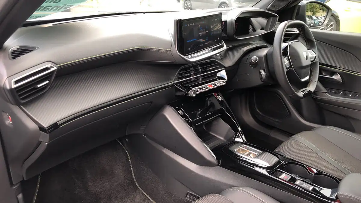2024-peugeot-2008-suv-e-gt-136ps-50kwh-big-11