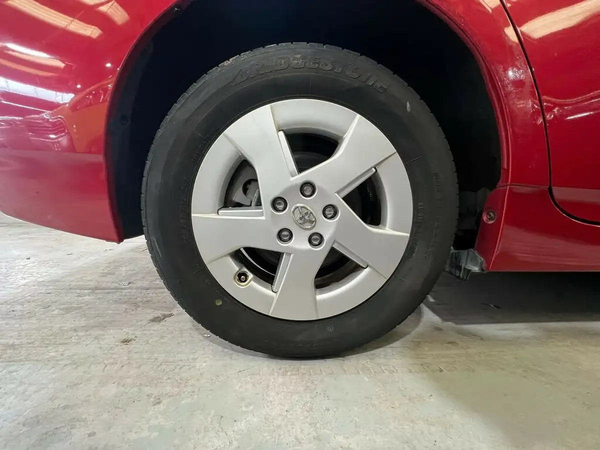 2010-toyota-prius-big-13