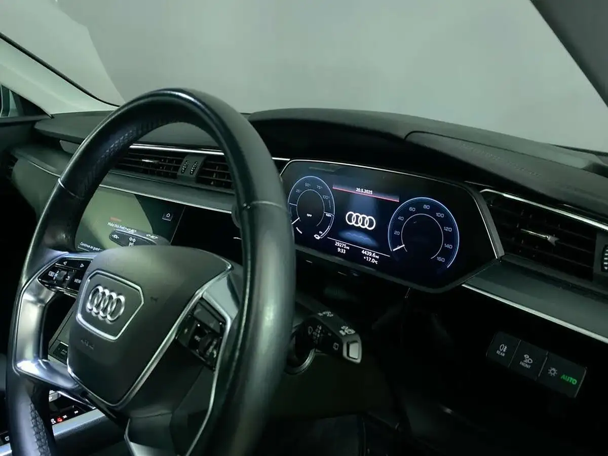 2022-audi-e-tron-55e-technik-station-wagon-big-23