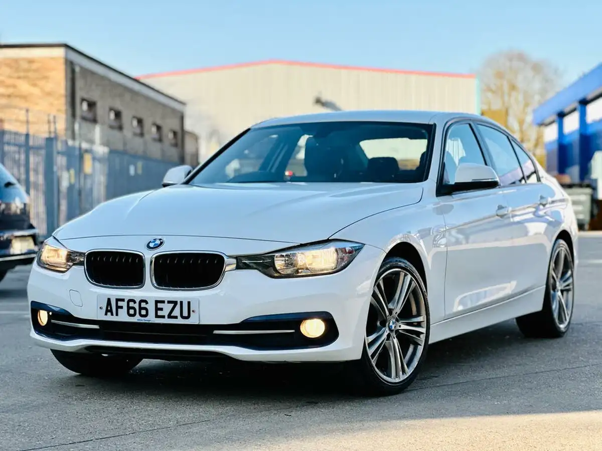 2016-bmw-3-series-15-318i-sport-saloon-4d-big-1