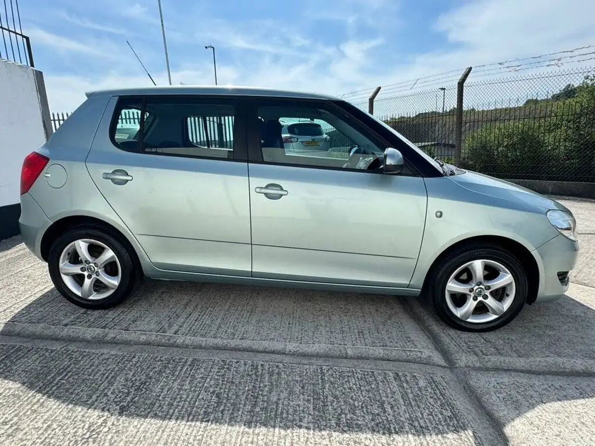 2011-skoda-fabia-12-se-plus-12v-70bhp-plus-hatchback-1198cc-big-13