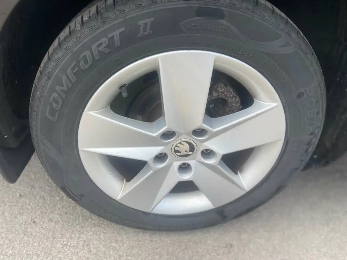 2018-skoda-octavia-16tdi-se-scr-estate-dsg-big-39