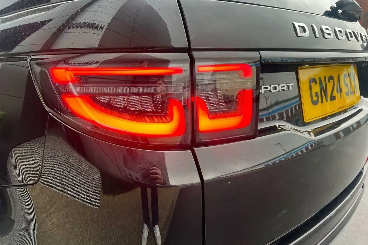 2024-land-rover-discovery-sport-20-d200-s-big-23