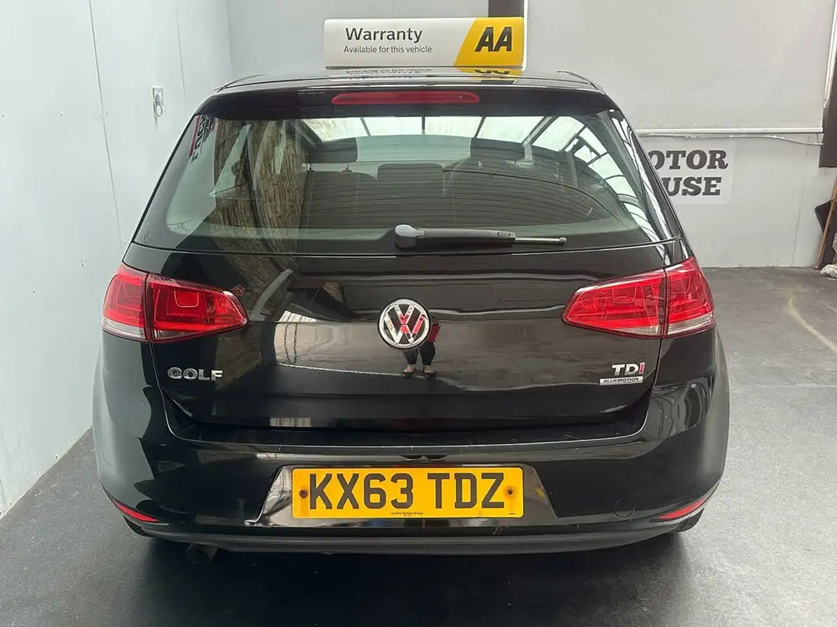 2013-volkswagen-golf-16tdi-se-ss-hatchback-5d-big-4