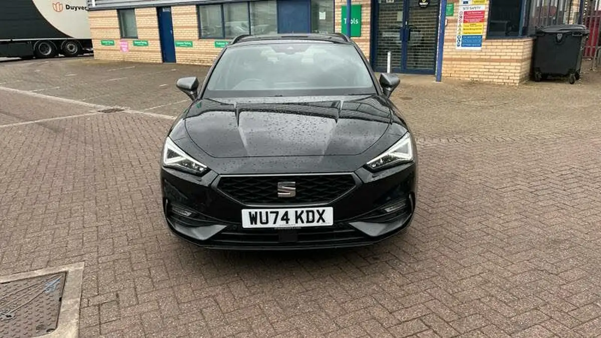 2024-seat-leon-14-e-hybrid-fr-sport-estate-big-13