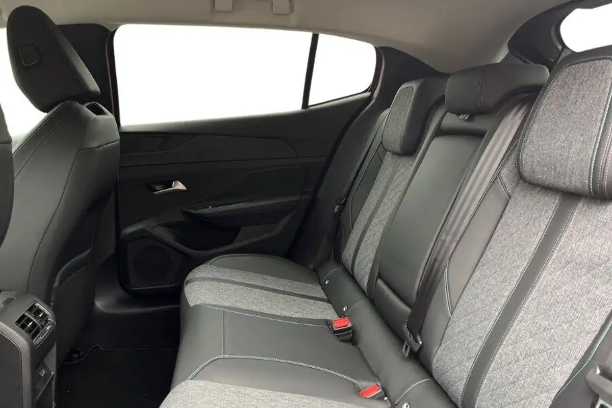 2024-peugeot-408-16-puretech-allure-premium-225ps-big-9
