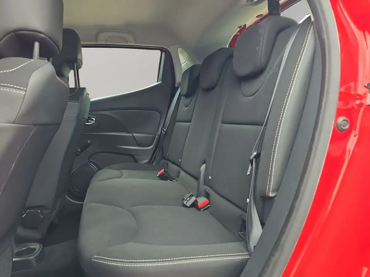 2013-renault-clio-12-dynamique-big-30