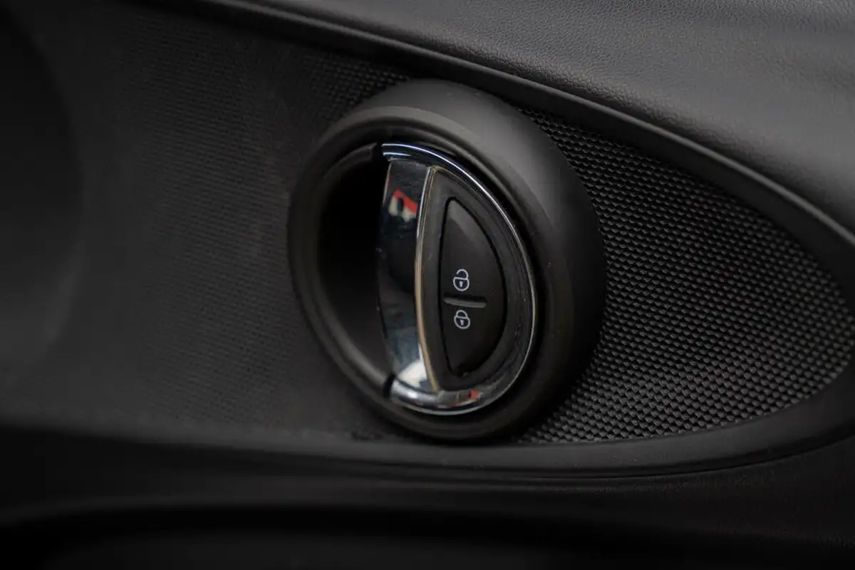 2018-mini-clubman-15-cooper-ss-big-25