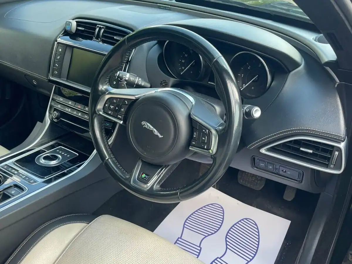 2016-jaguar-xe-20d-r-sport-180ps-auto-big-3