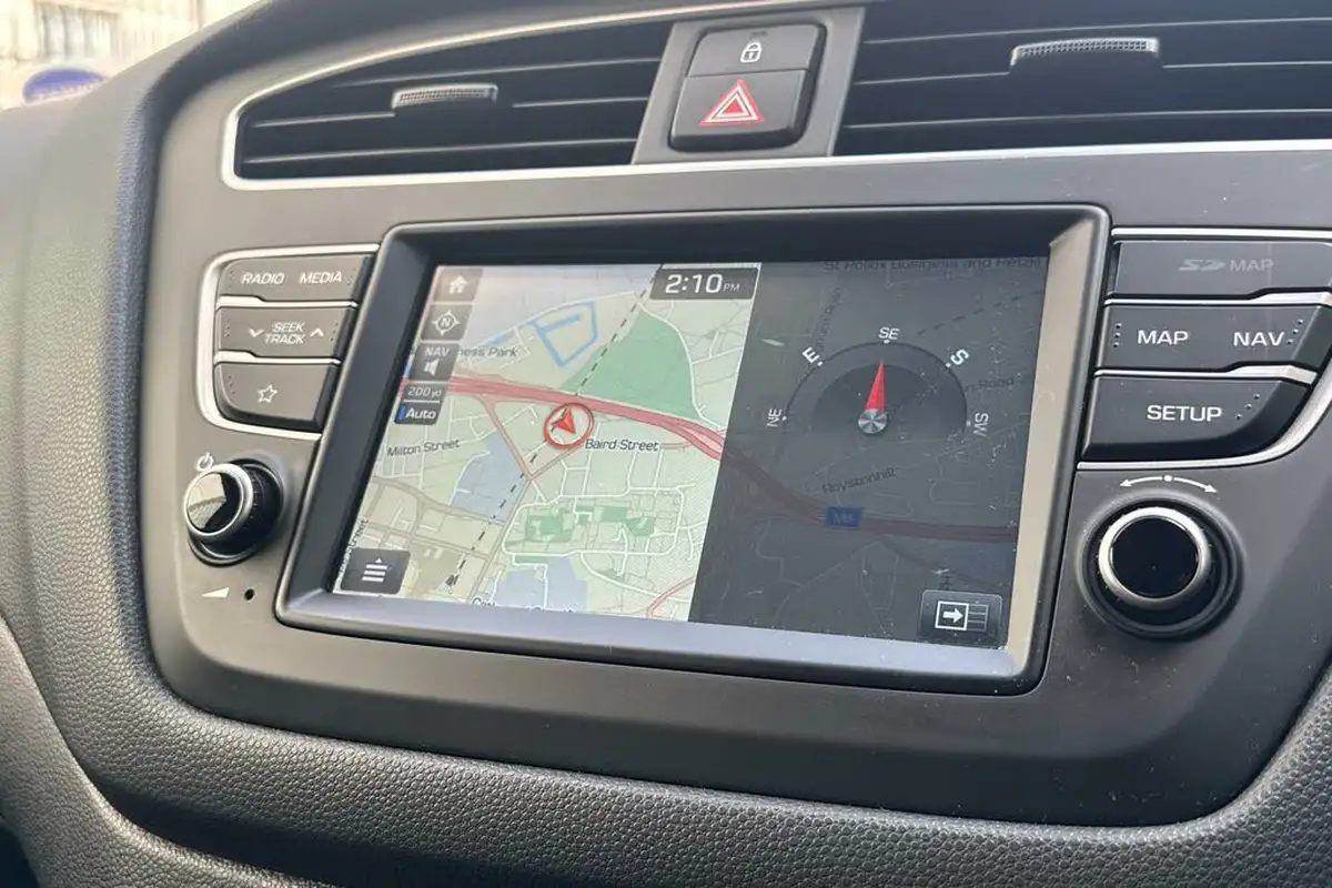 2020-hyundai-i20-10-t-gdi-play-big-15