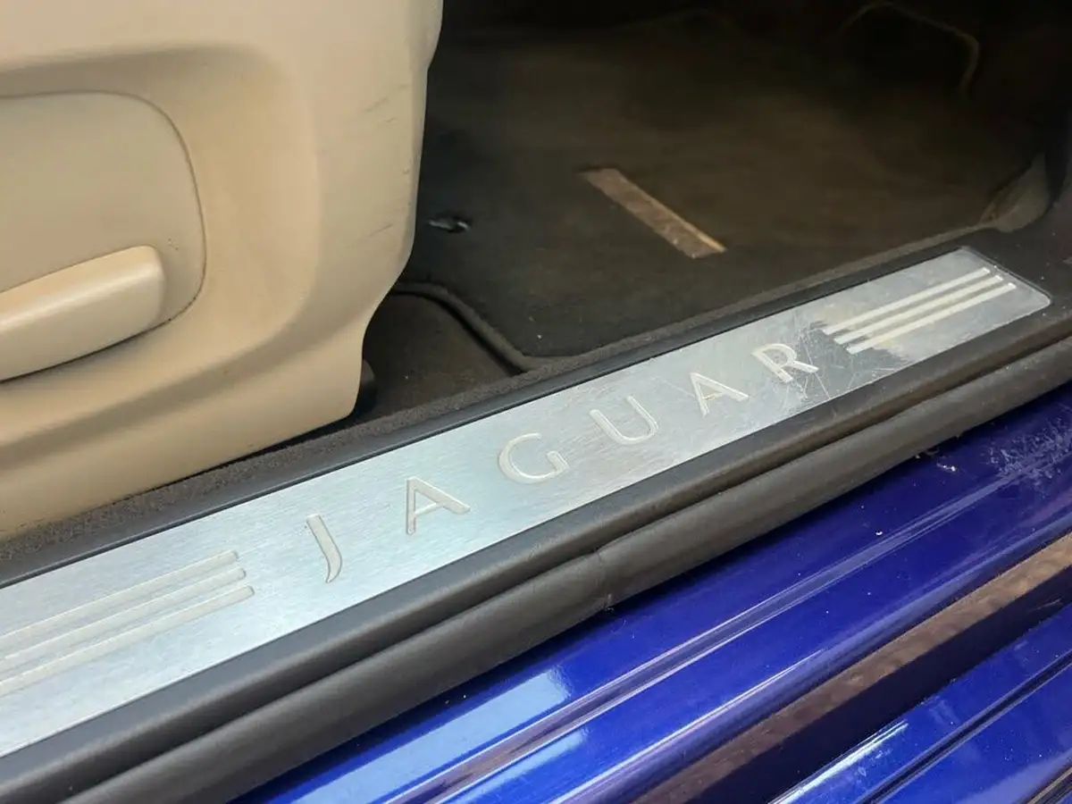 2010-jaguar-xf-30-luxury-big-27