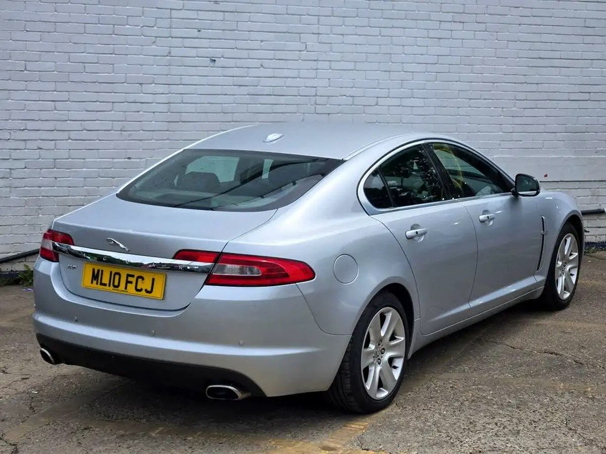 2010-jaguar-xf-30-premium-luxury-big-25