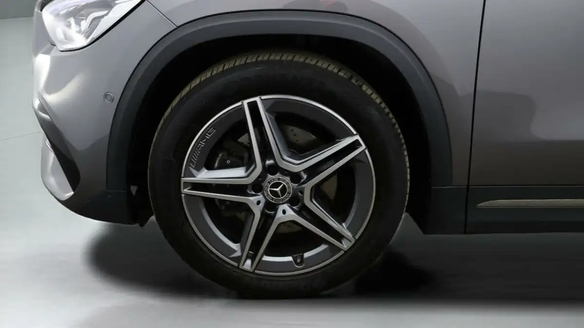 2022-mercedes-benz-gla-class-13-gla-200-amg-line-executive-big-26