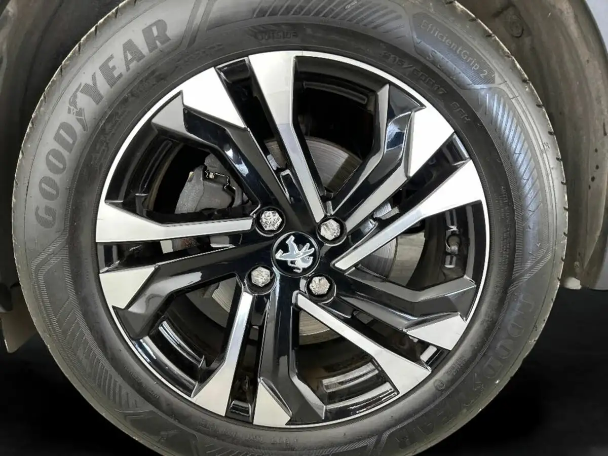 2022-peugeot-2008-suv-12-puretech-gt-big-21