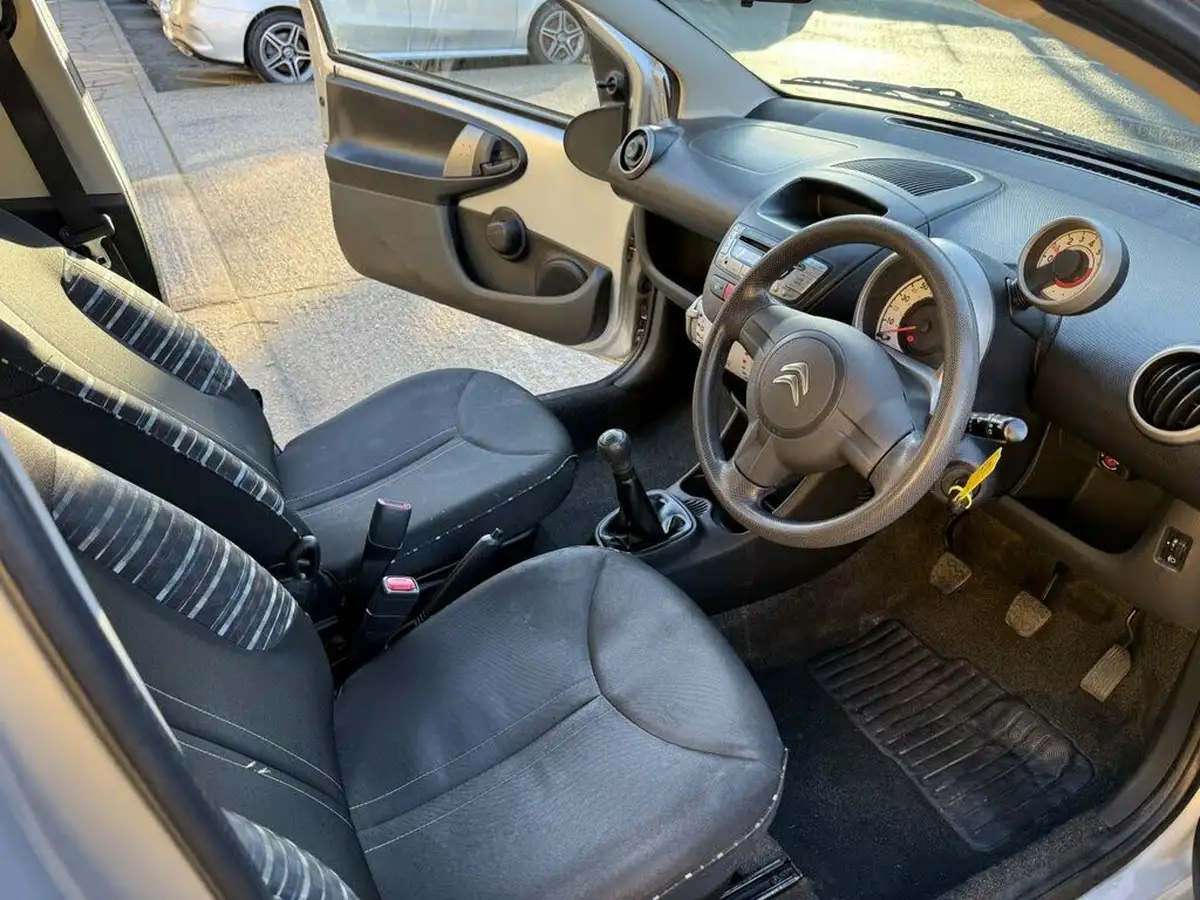 2013-citroen-c1-10-vtr-3d-big-11