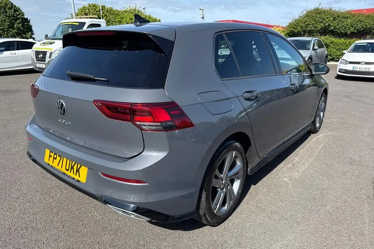 2022-volkswagen-golf-15-tsi-r-line-130ps-hatchback-big-36