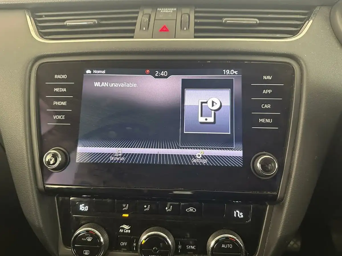 2019-skoda-octavia-16tdi-se-technology-estate-big-48