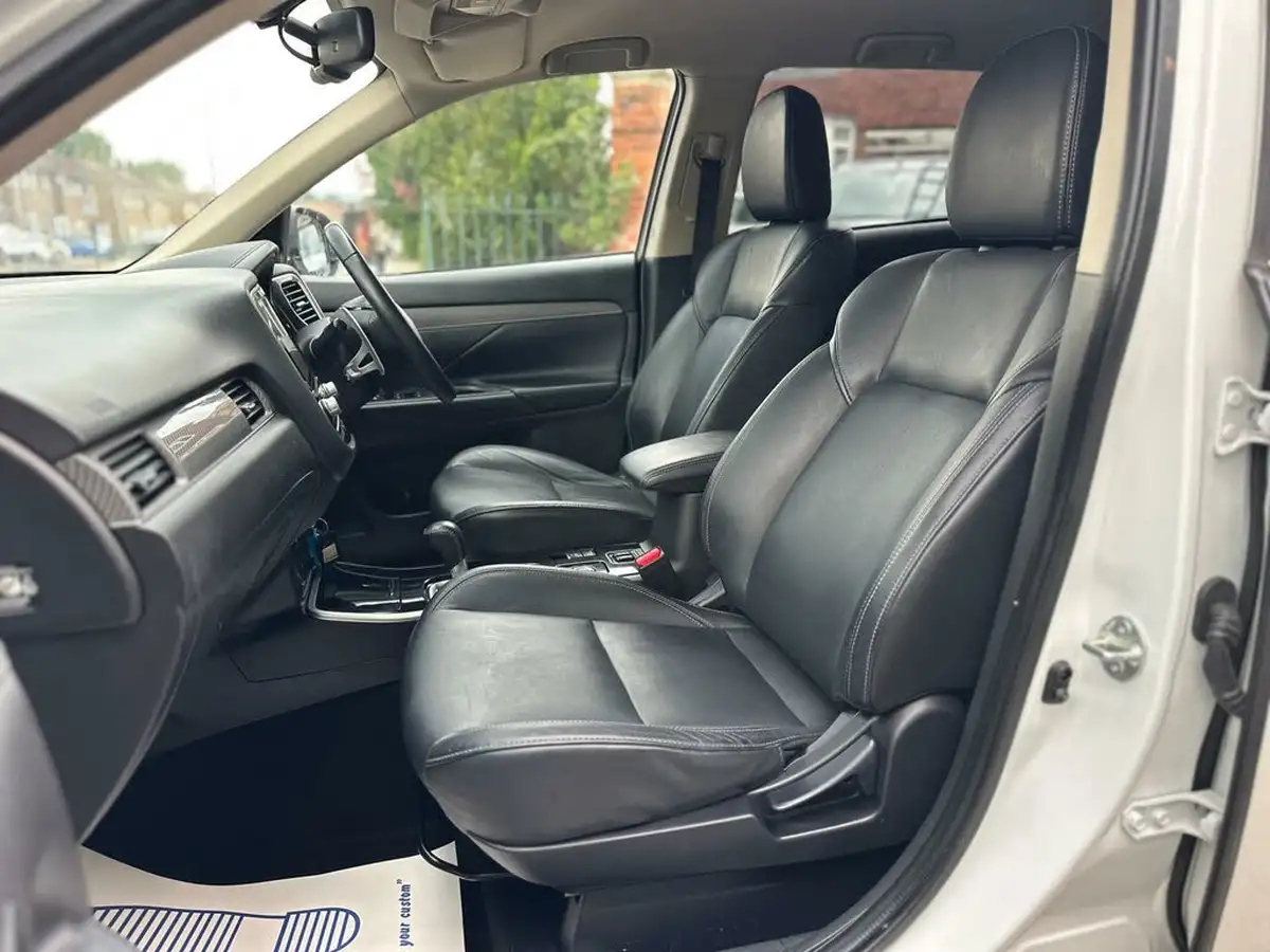 2020-mitsubishi-outlander-20-exceed-big-30