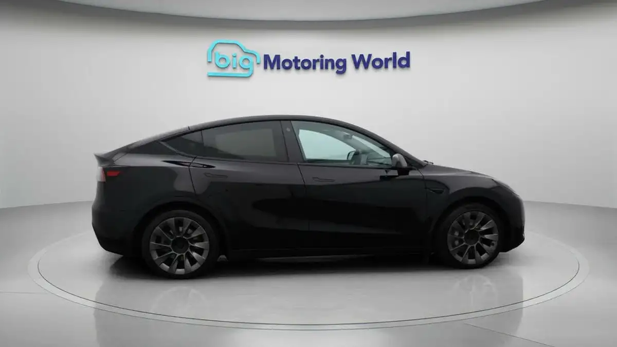 2023-tesla-model-y-e-rwd-big-8
