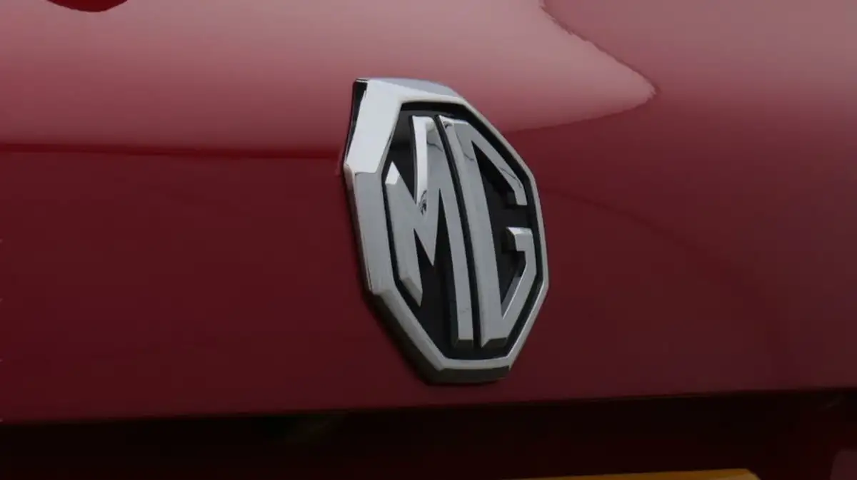 2022-mg-hs-15t-gdi-excite-162ps-big-20