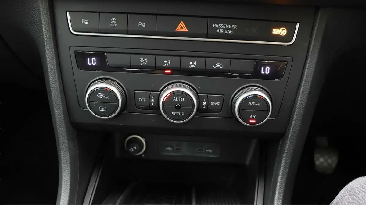 2022-seat-ateca-15-ecotsi-se-technology-big-11