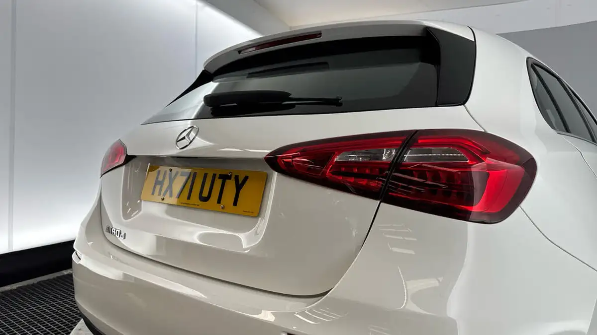 2022-mercedes-benz-a-class-20d-a180d-se-8g-dct-big-27