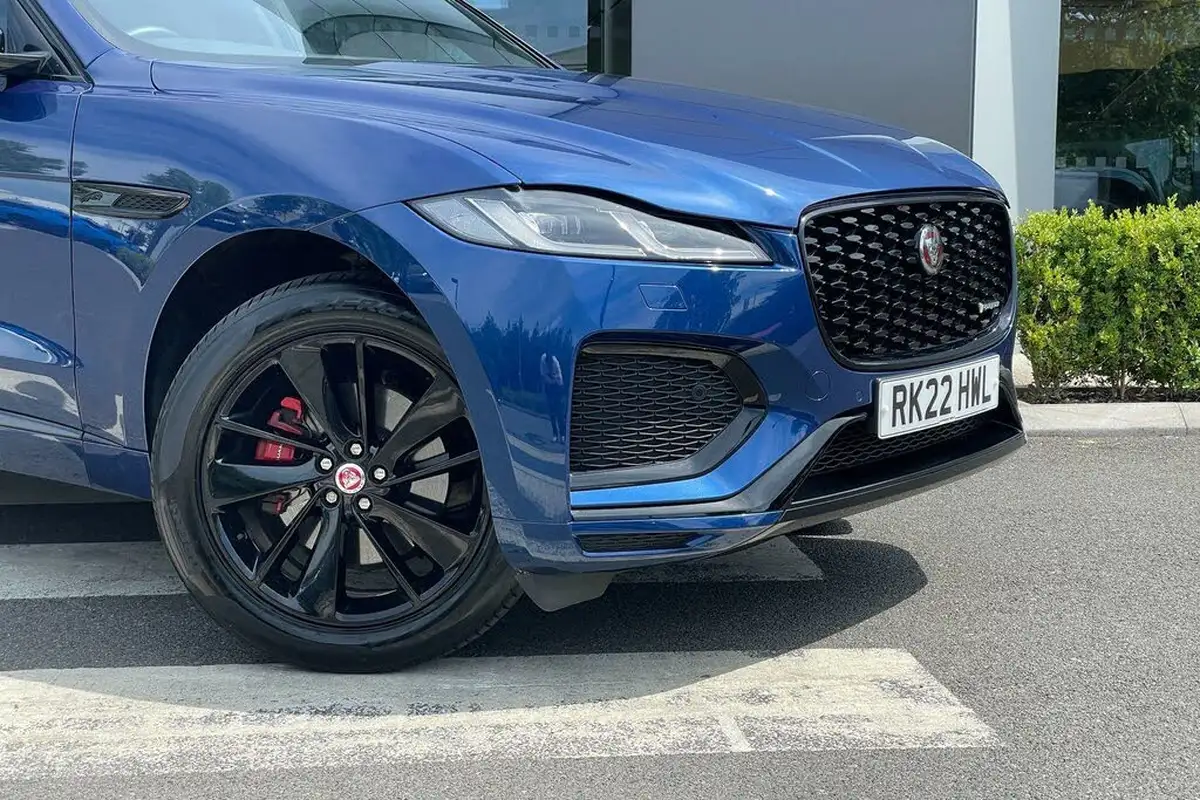 2022-jaguar-f-pace-20-d200-r-dynamic-black-big-28