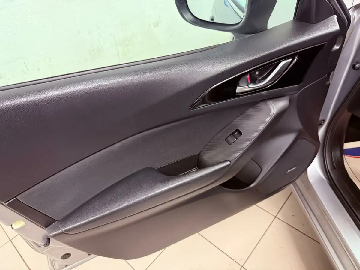 2014-mazda-mazda3-20-sport-nav-120ps-fastback-4d-big-20