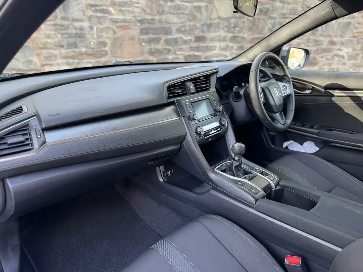 2019-honda-civic-10-vtec-turbo-se-hatchback-5d-big-24