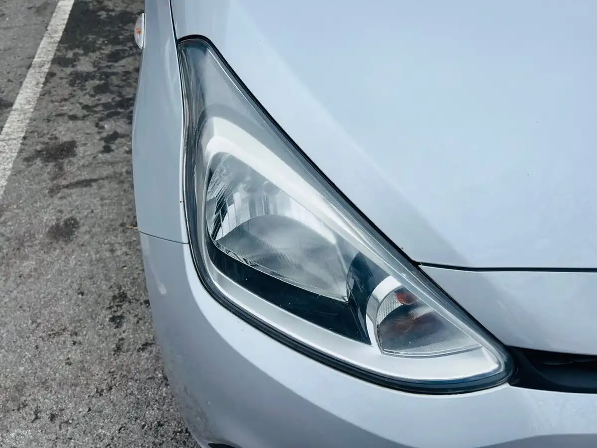 2015-hyundai-i10-10-se-big-29