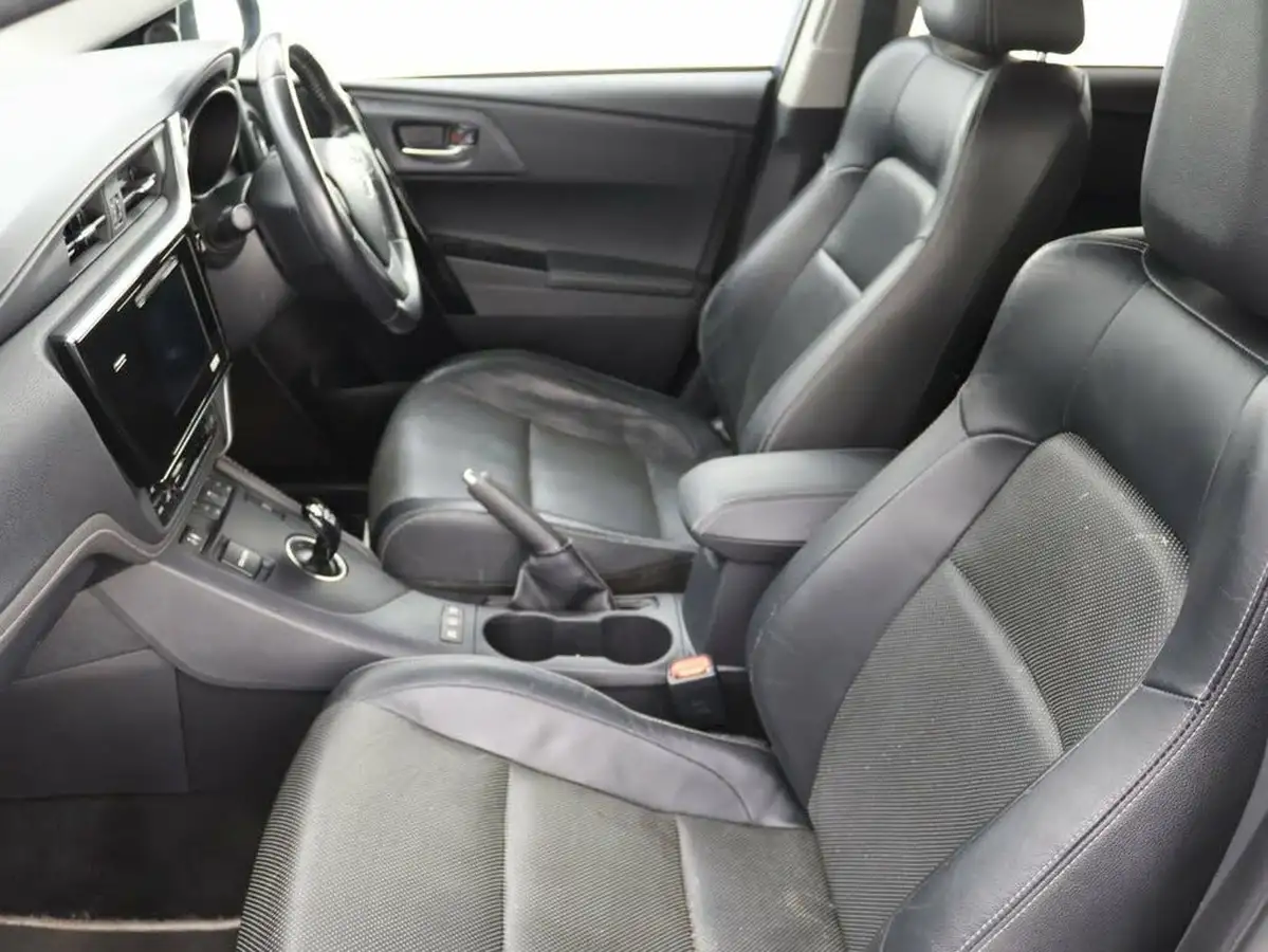 2018-toyota-auris-18-vvt-i-hsd-excel-pan-roof-hatchback-big-24