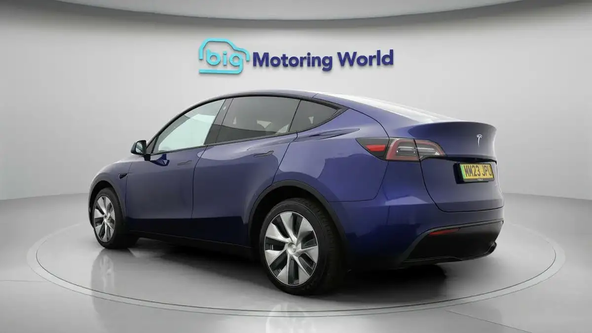 2023-tesla-model-y-e-long-range-big-4