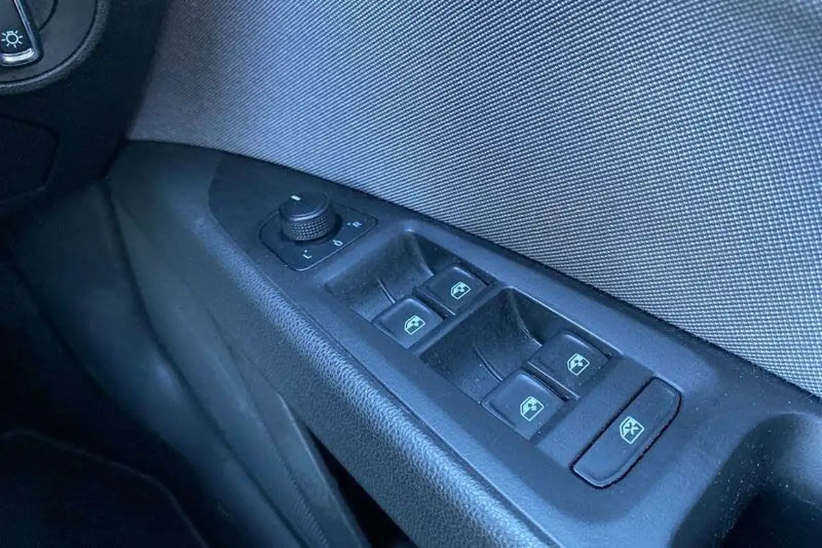 2019-seat-leon-16tdi-se-dynamic-hatchback-big-15
