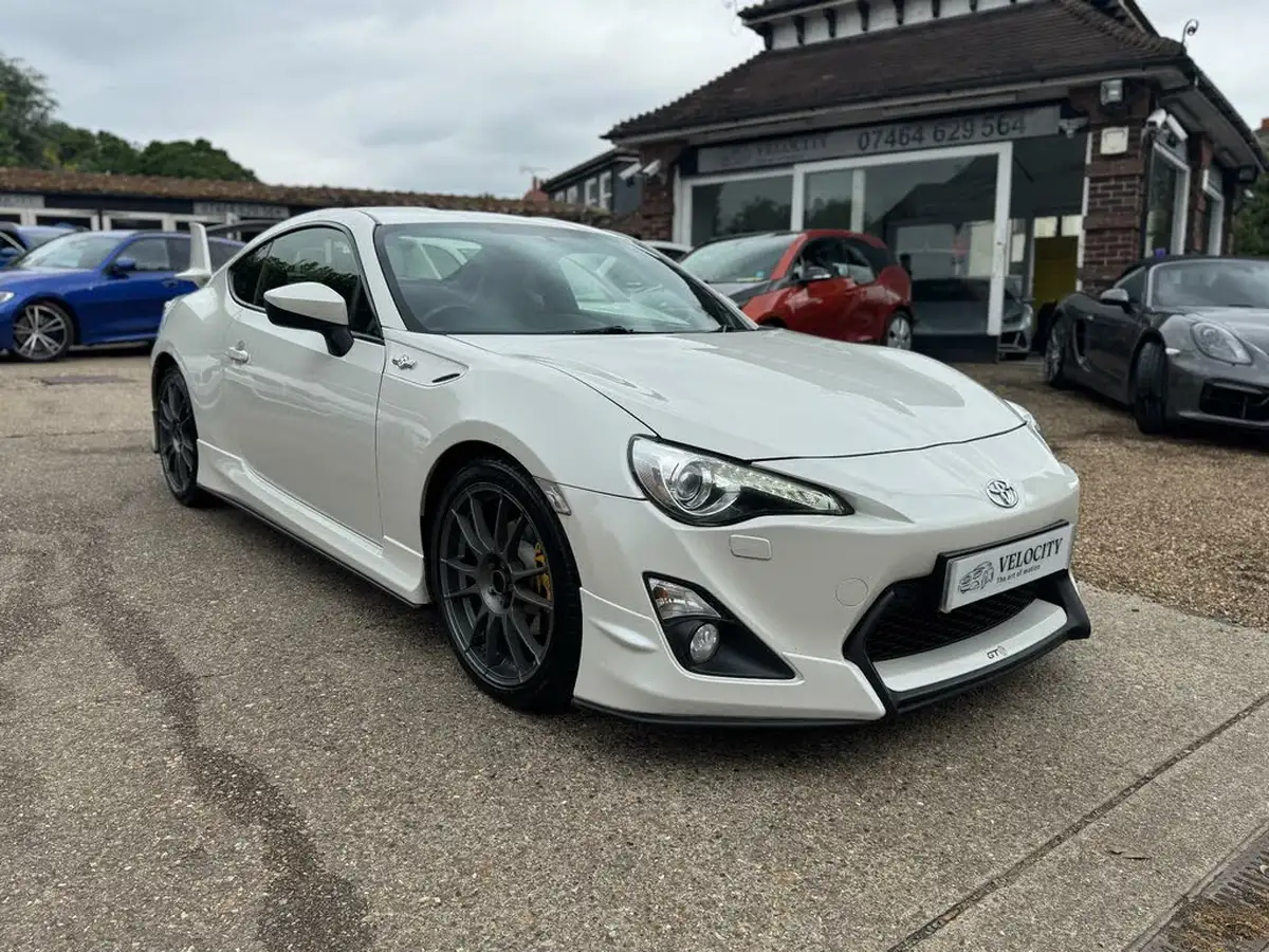 2015-toyota-gt86-20-aero-big-0