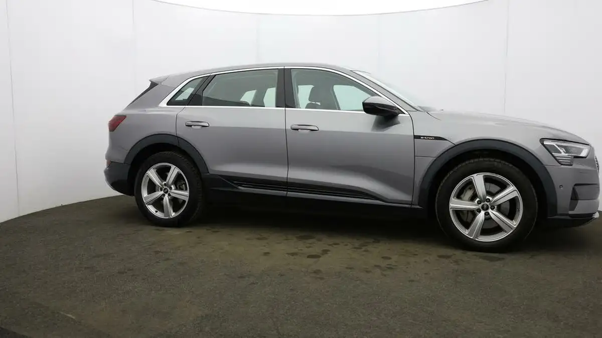 2021-audi-e-tron-50e-technik-station-wagon-big-53